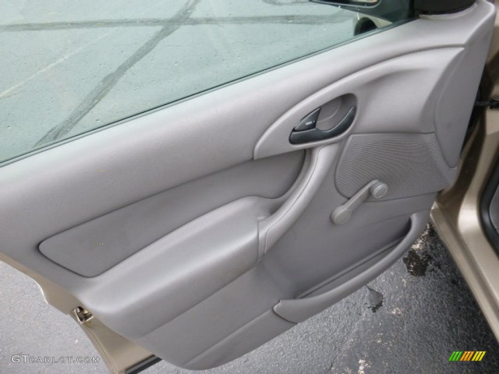 2003 Focus LX Sedan - Arizona Beige Metallic / Medium Graphite photo #15