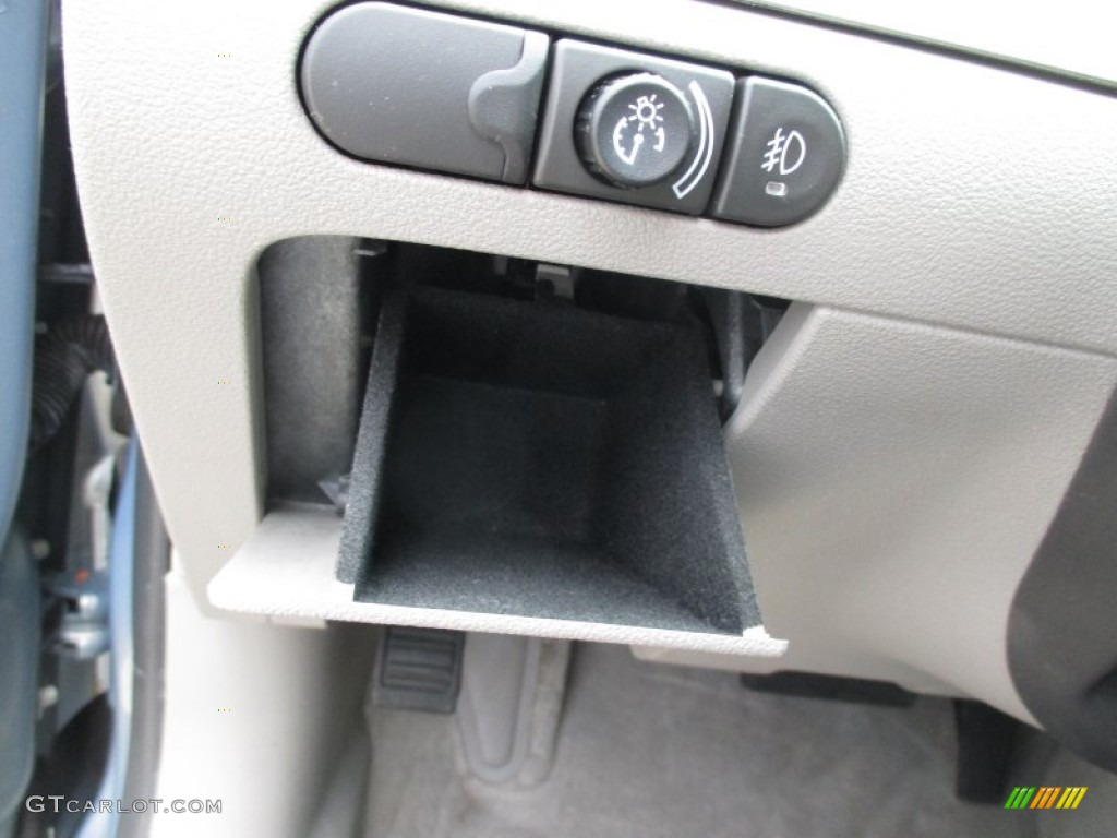 2009 Aura XR V6 - Ocean Mist / Gray photo #38