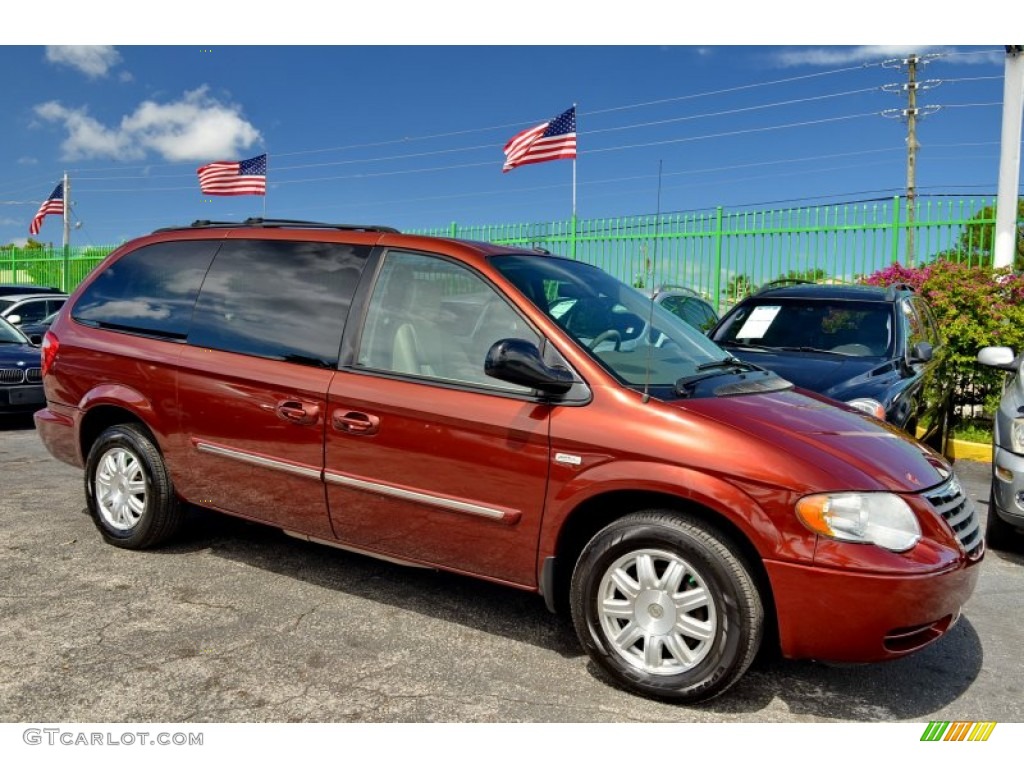 2007 Town & Country Touring - Cognac Crystal Pearl / Medium Slate Gray photo #6