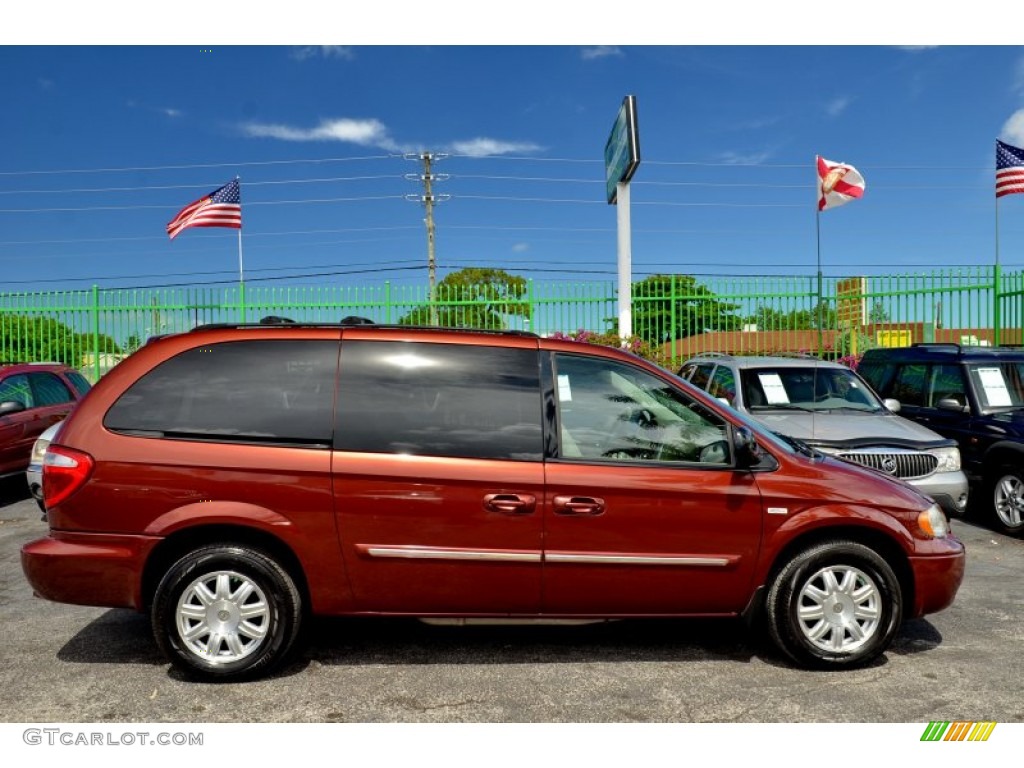 2007 Town & Country Touring - Cognac Crystal Pearl / Medium Slate Gray photo #8