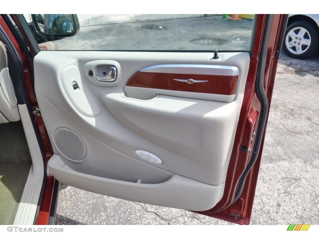 2007 Chrysler Town & Country Touring Medium Slate Gray Door Panel Photo #104785111