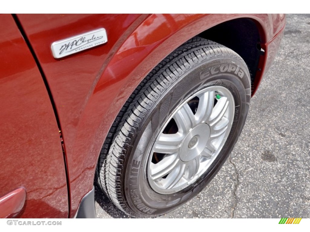 2007 Chrysler Town & Country Touring Marks and Logos Photos