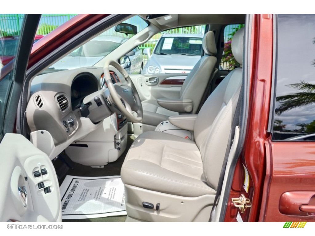 2007 Chrysler Town & Country Touring Front Seat Photos