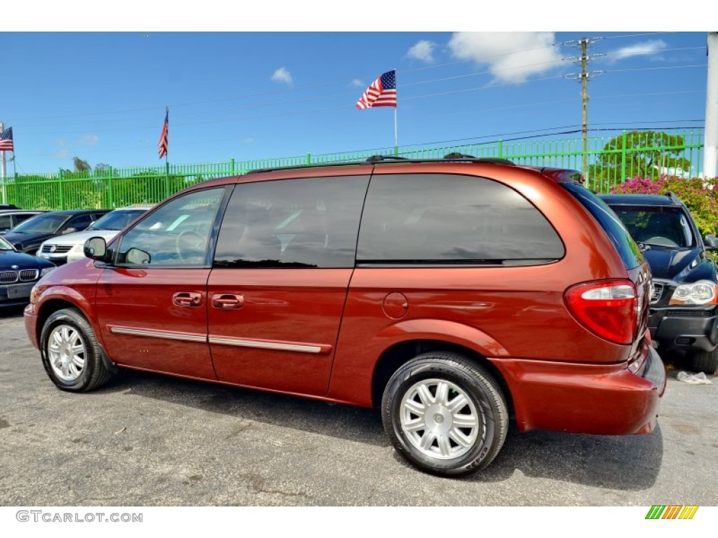 2007 Town & Country Touring - Cognac Crystal Pearl / Medium Slate Gray photo #61