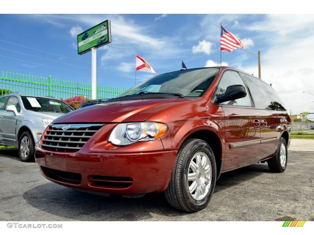 2007 Town & Country Touring - Cognac Crystal Pearl / Medium Slate Gray photo #68