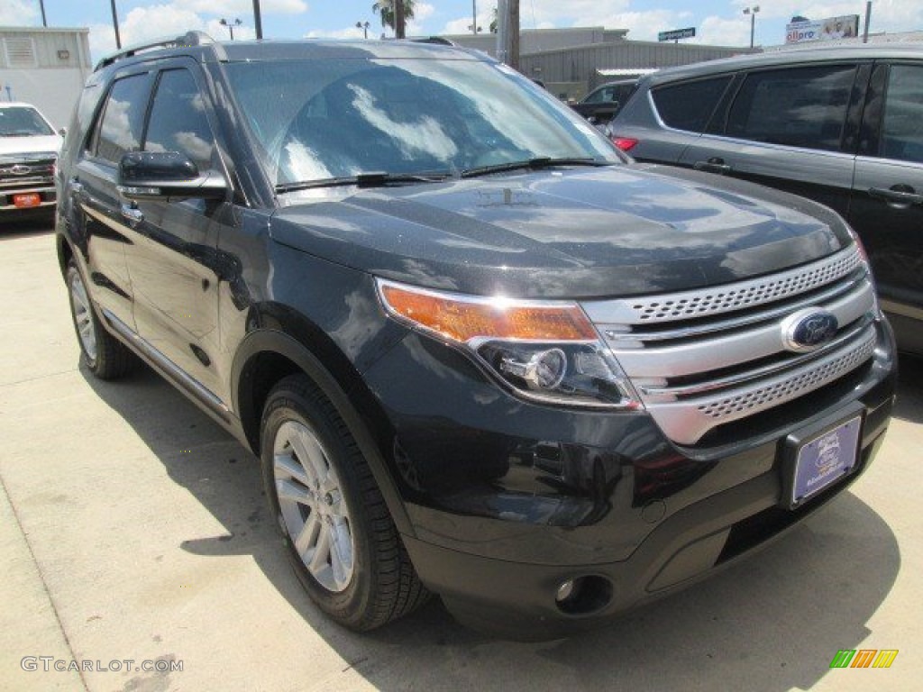 2015 Explorer XLT - Tuxedo Black / Charcoal Black photo #1