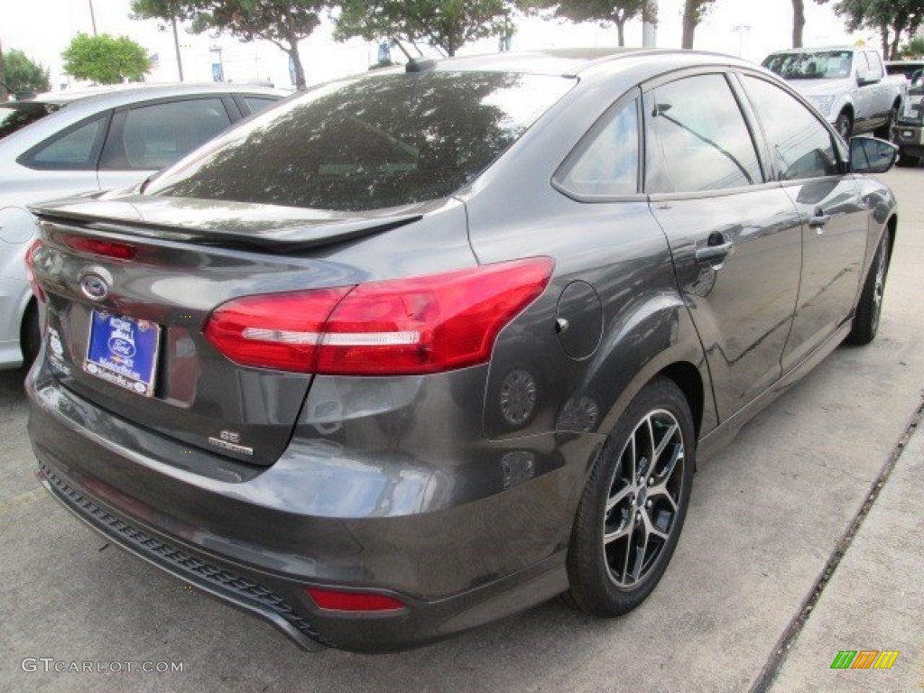 2015 Focus SE Sedan - Magnetic Metallic / Charcoal Black photo #11