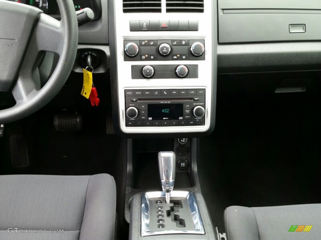 2010 Journey SE - Inferno Red Crystal Pearl Coat / Dark Slate Gray photo #15