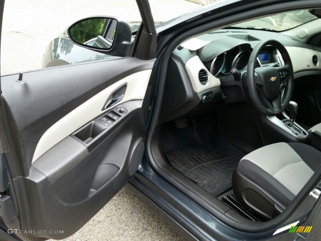 2013 Cruze LS - Cyber Gray Metallic / Jet Black/Medium Titanium photo #16