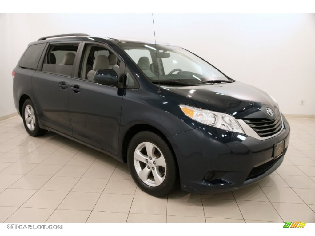 2011 Sienna LE - South Pacific Blue Pearl / Light Gray photo #1