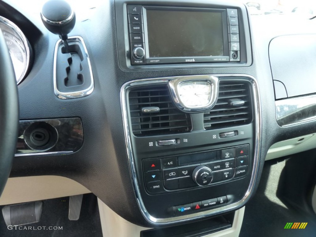2012 Town & Country Touring - Sapphire Crystal Metallic / Black/Light Graystone photo #6
