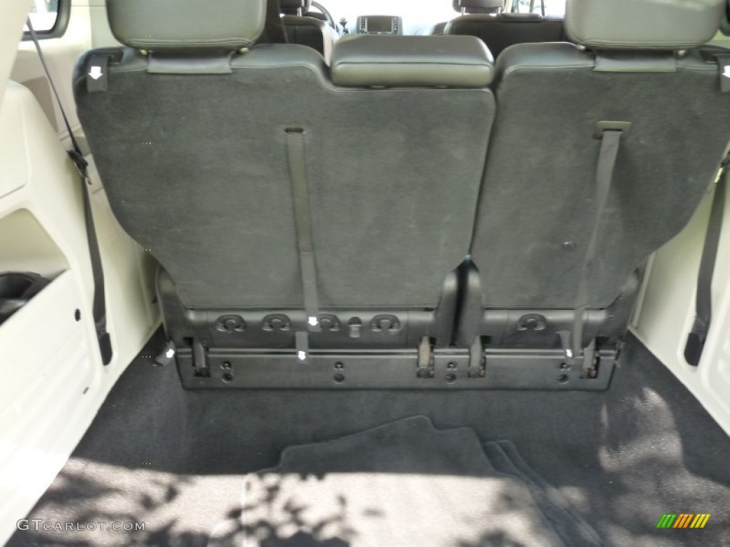2012 Town & Country Touring - Sapphire Crystal Metallic / Black/Light Graystone photo #11