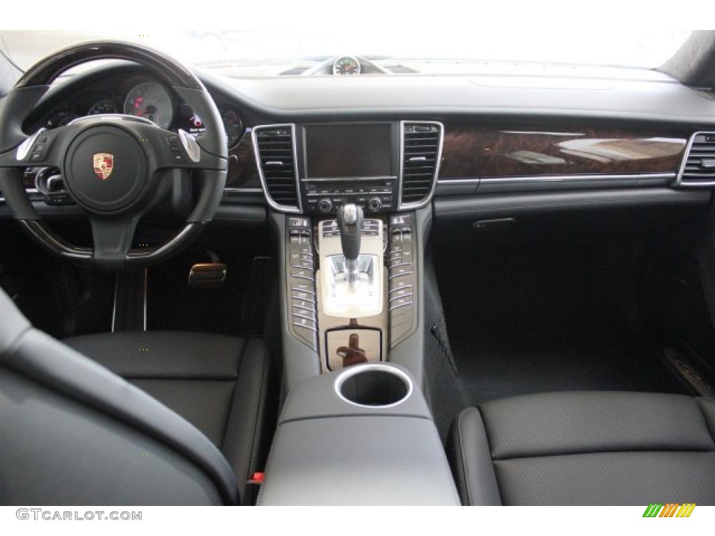 2015 Porsche Panamera GTS Dashboard Photos