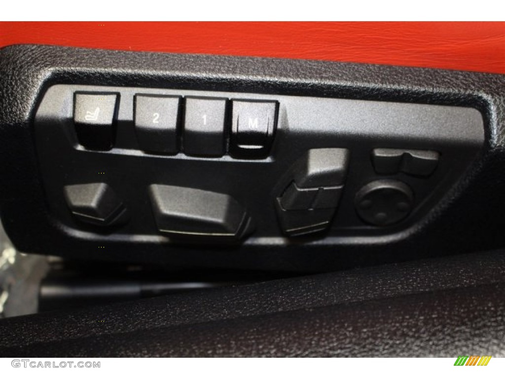 2013 BMW M6 Coupe Controls Photo #104815393