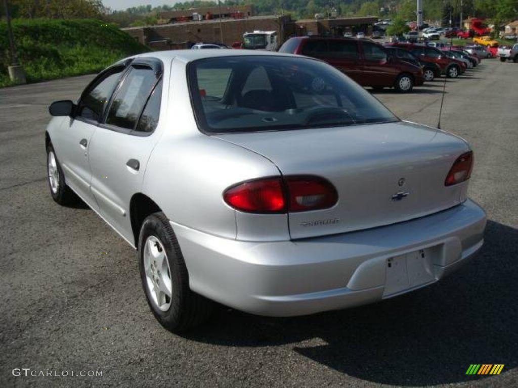 2002 Cavalier Sedan - Ultra Silver Metallic / Graphite photo #5