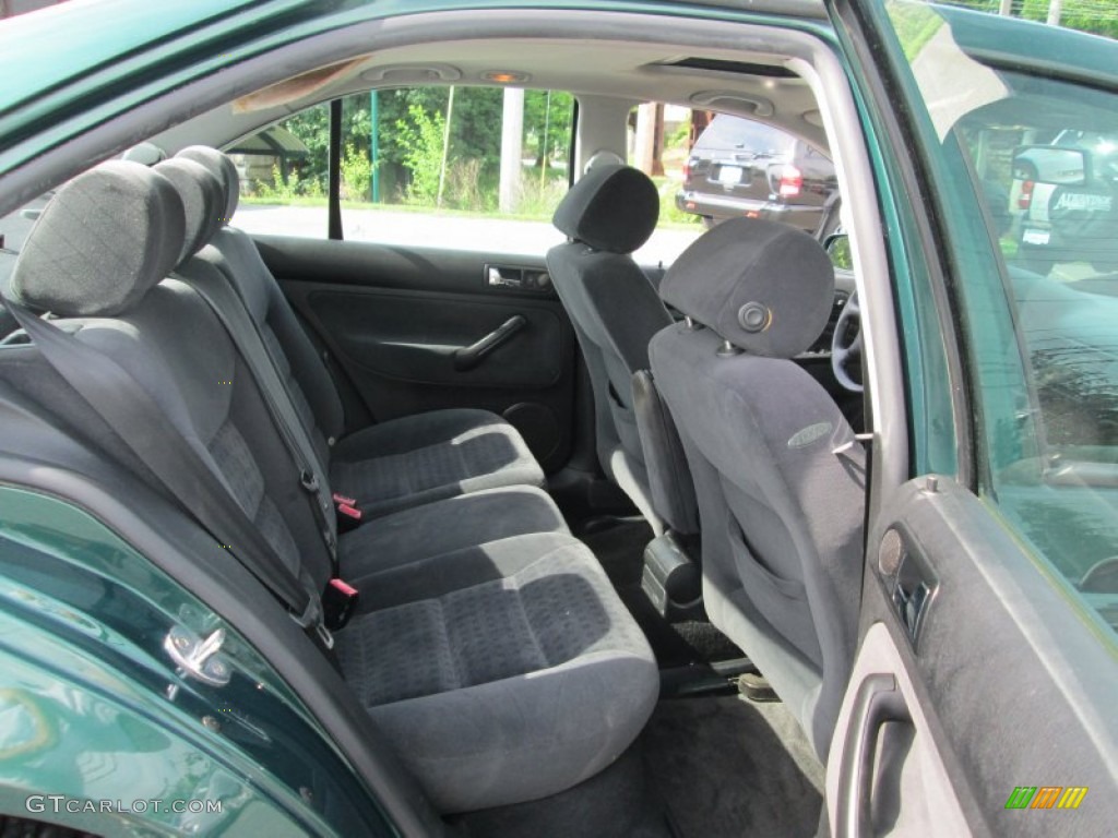 2002 Volkswagen Jetta GLS Sedan Rear Seat Photo #104822944