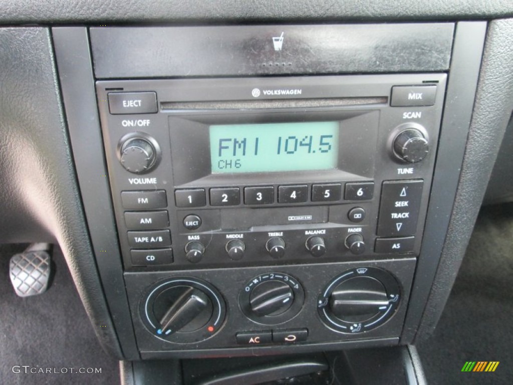 2002 Volkswagen Jetta GLS Sedan Controls Photo #104823091