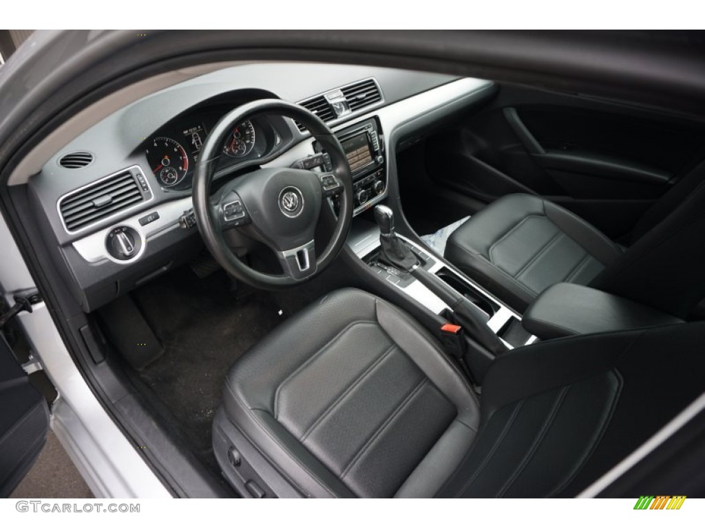 Titan Black Interior 2012 Volkswagen Passat 2.5L SE Photo #104828245