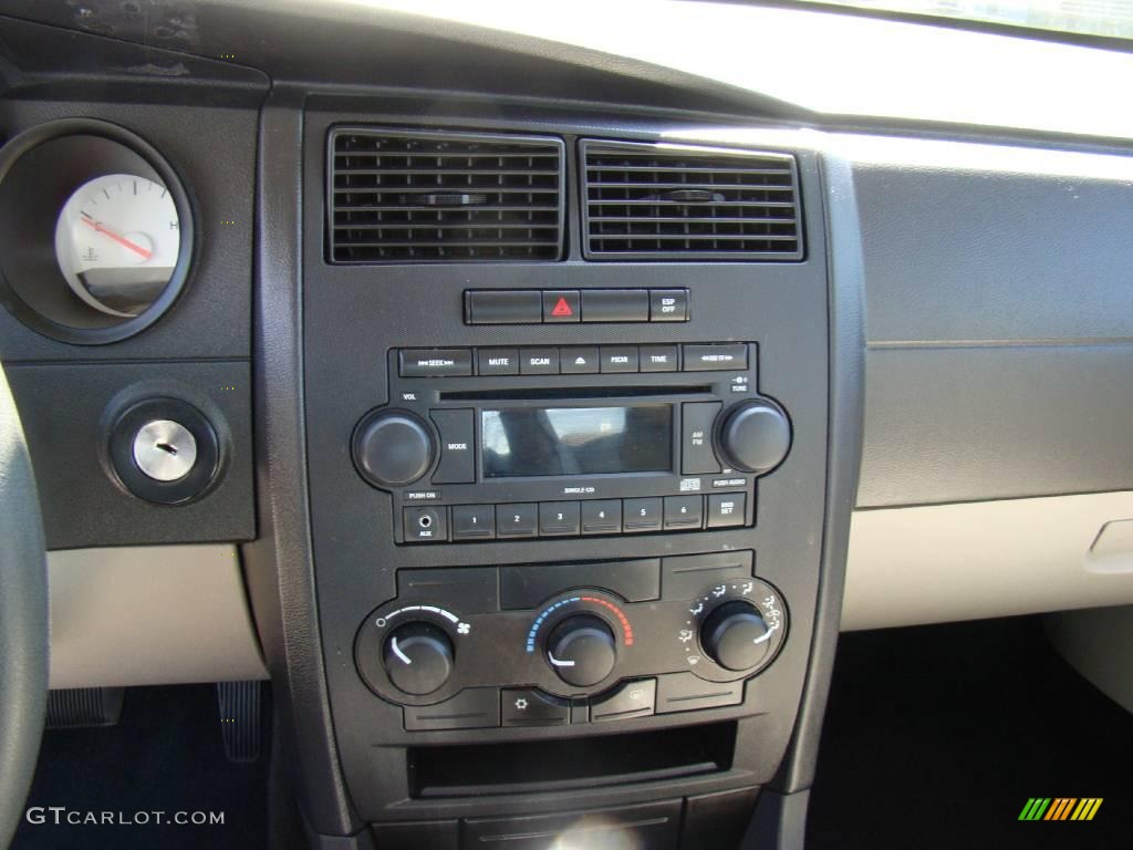 2006 Charger SE - Stone White / Dark Slate Gray/Light Graystone photo #16