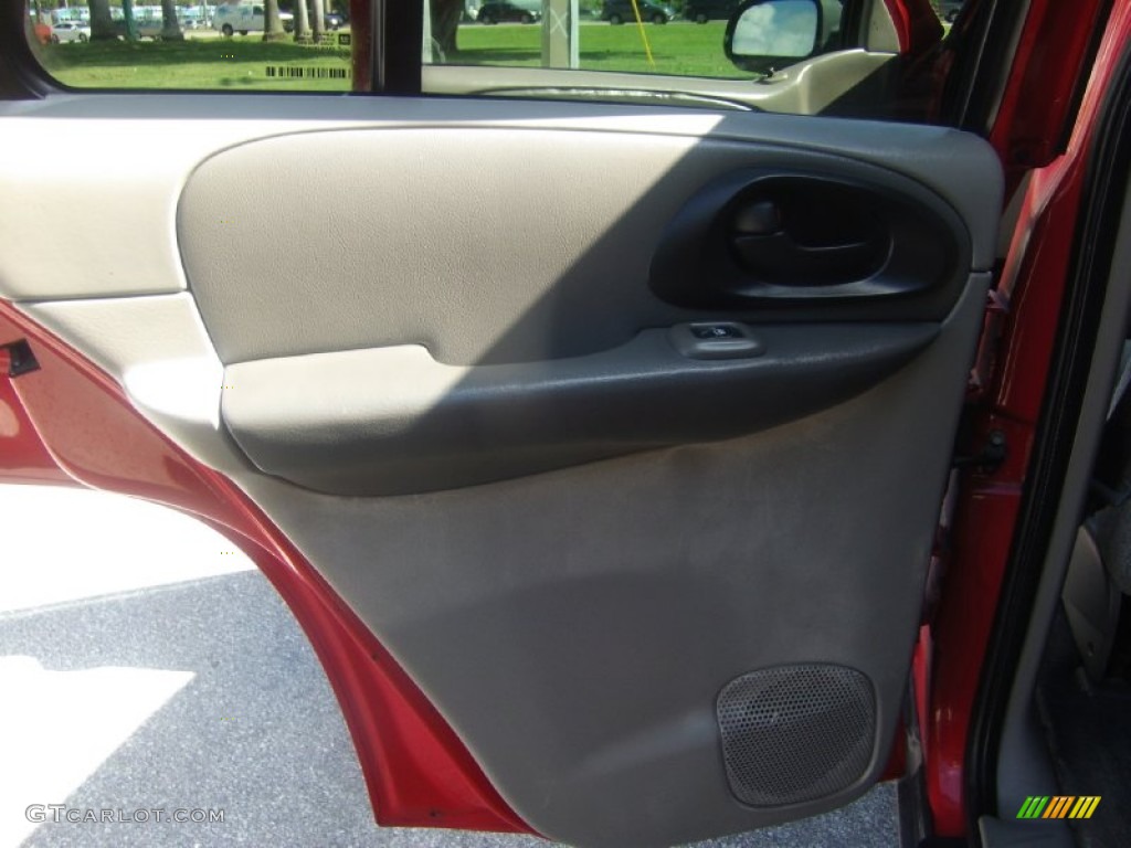 2002 TrailBlazer LS - Victory Red / Dark Pewter photo #13