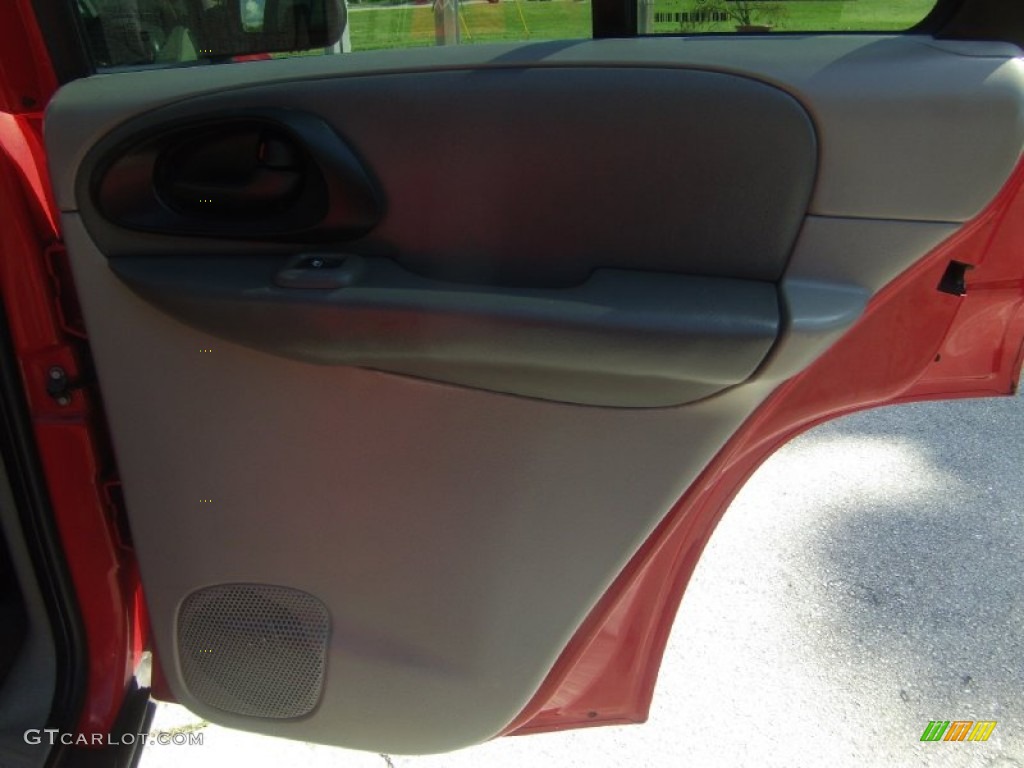 2002 TrailBlazer LS - Victory Red / Dark Pewter photo #16