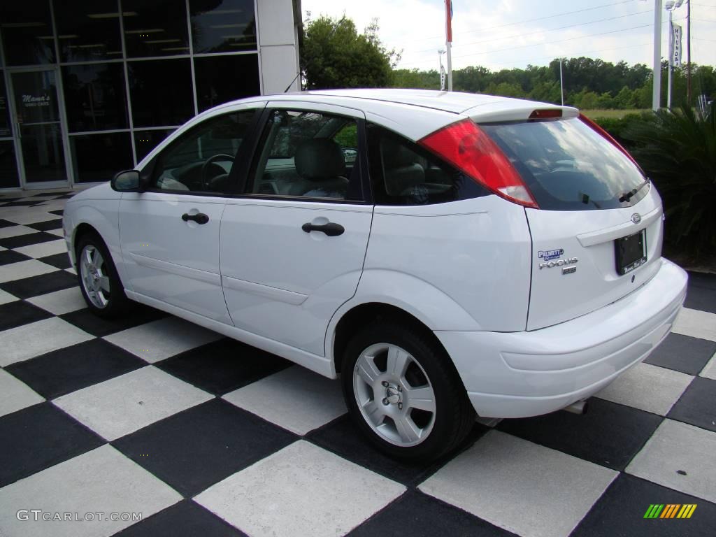 2006 Focus ZX5 SES Hatchback - Cloud 9 White / Dark Flint/Light Flint photo #3