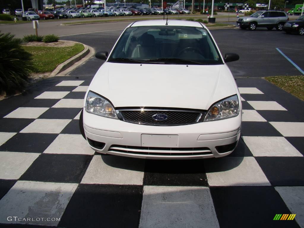 2006 Focus ZX5 SES Hatchback - Cloud 9 White / Dark Flint/Light Flint photo #11