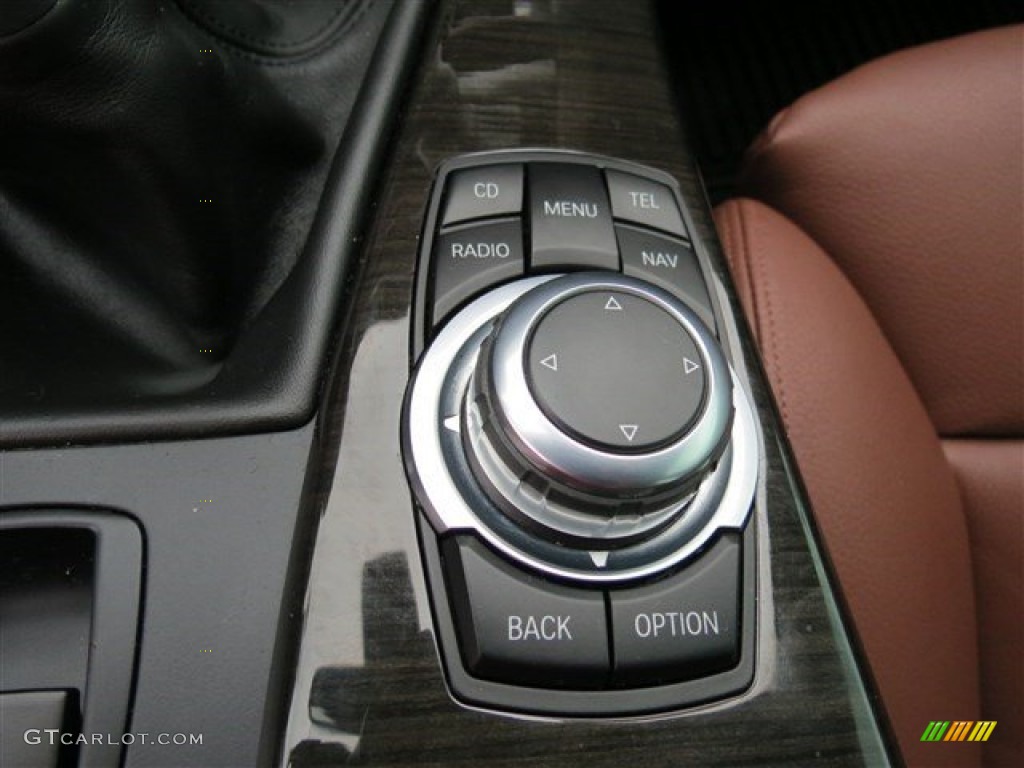 2011 BMW 5 Series 550i Sedan Controls Photo #104841230