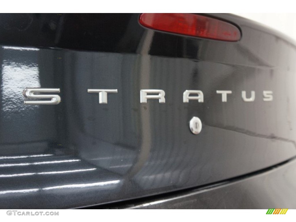 2004 Stratus SE Sedan - Black / Dark Slate Gray photo #79