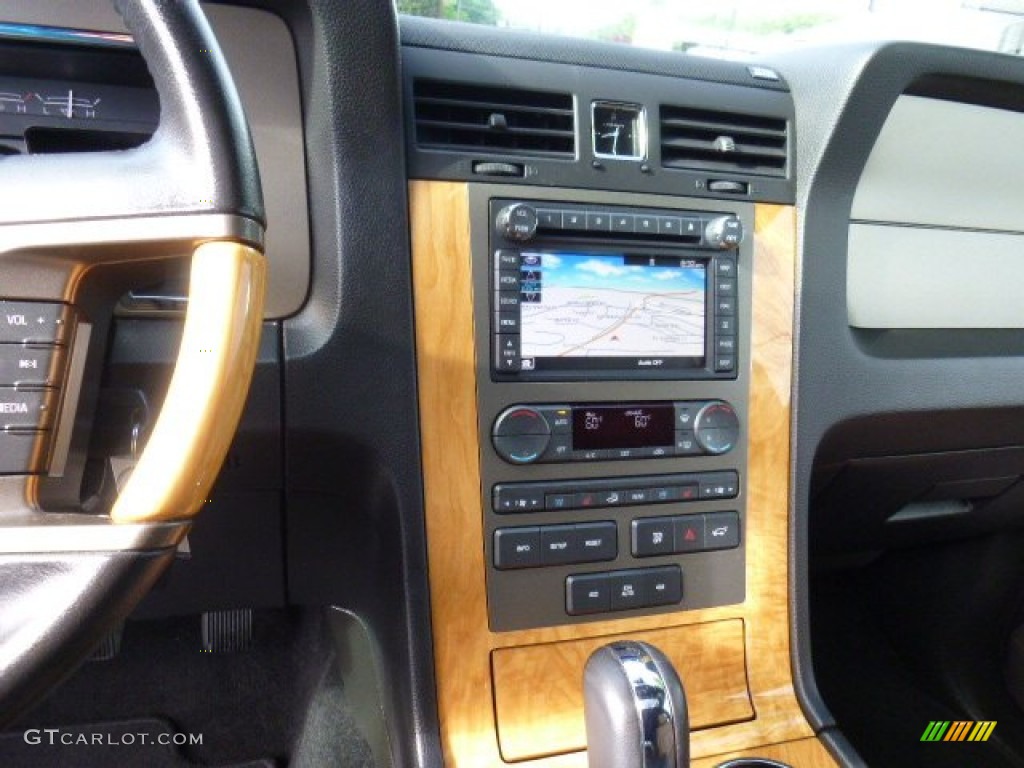 2012 Navigator L 4x4 - Black / Canyon/Black photo #22