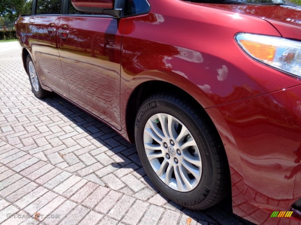 2015 Sienna XLE - Salsa Red Pearl / Bisque photo #35