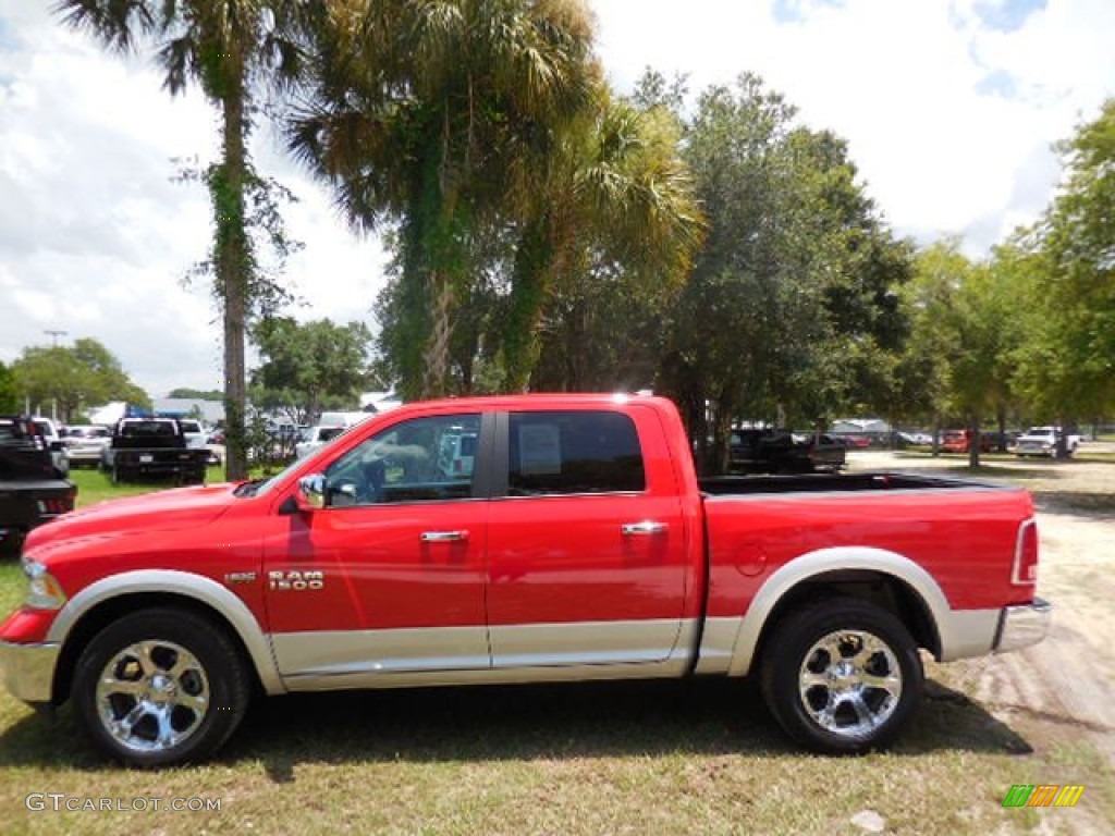 2014 1500 Laramie Crew Cab 4x4 - Flame Red / Black photo #2
