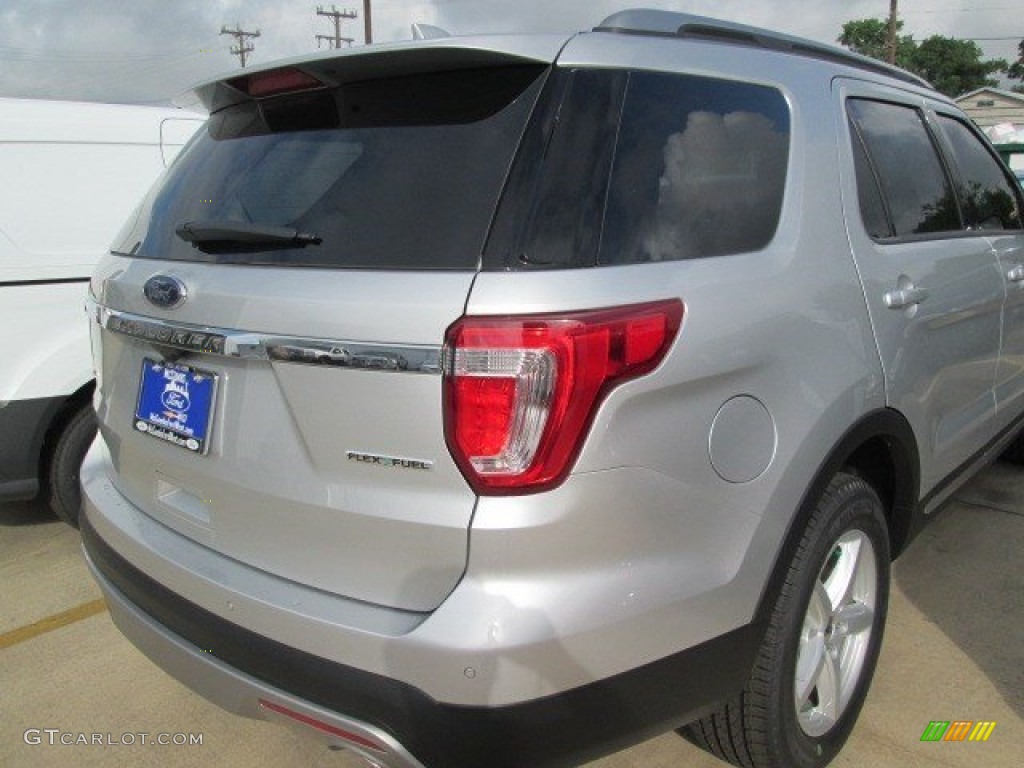 2016 Explorer XLT - Ingot Silver Metallic / Ebony Black photo #8