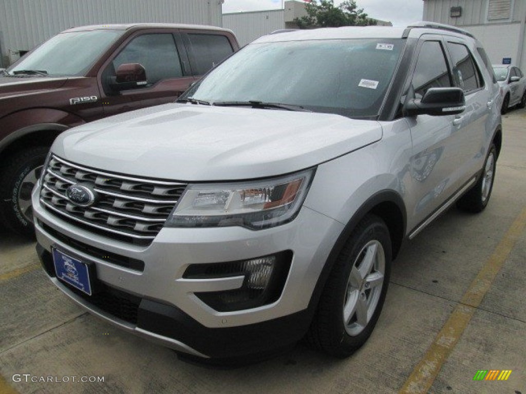 2016 Explorer XLT - Ingot Silver Metallic / Ebony Black photo #23