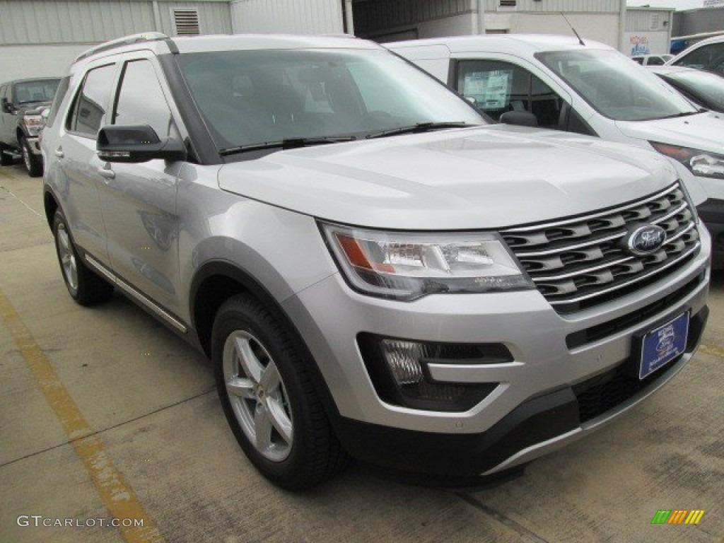 2016 Explorer XLT - Ingot Silver Metallic / Ebony Black photo #24