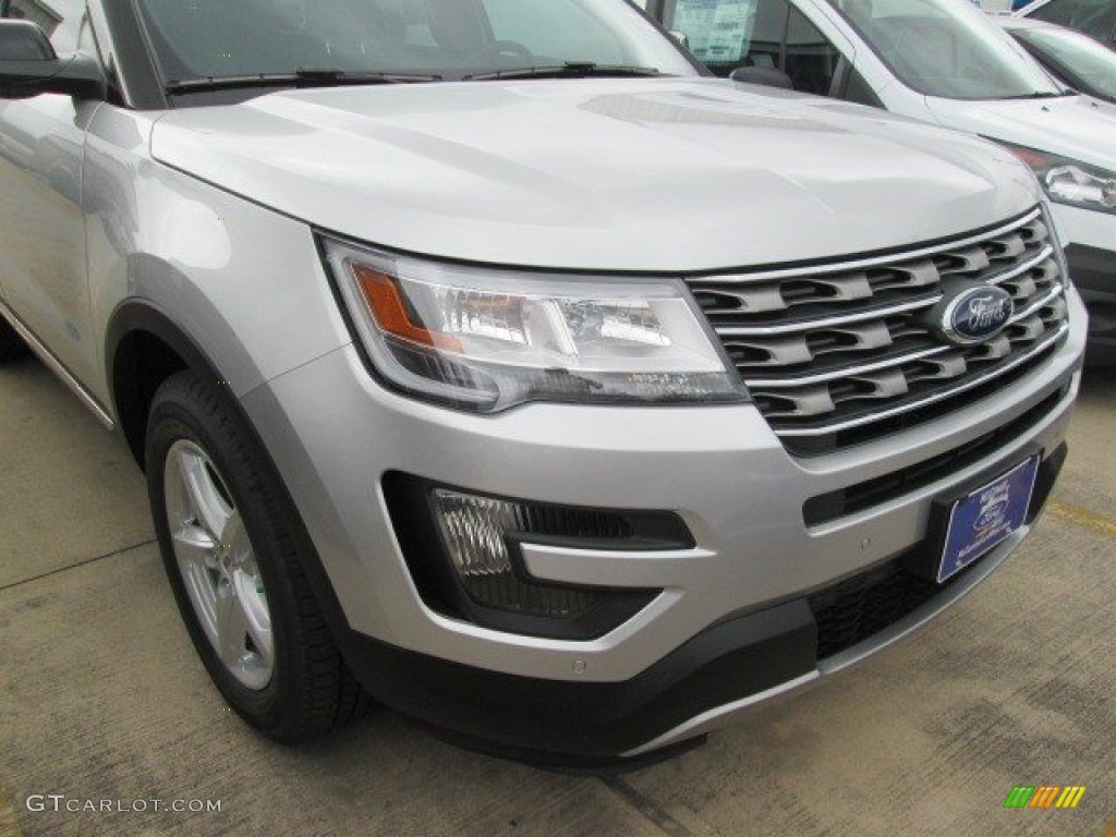 2016 Explorer XLT - Ingot Silver Metallic / Ebony Black photo #25