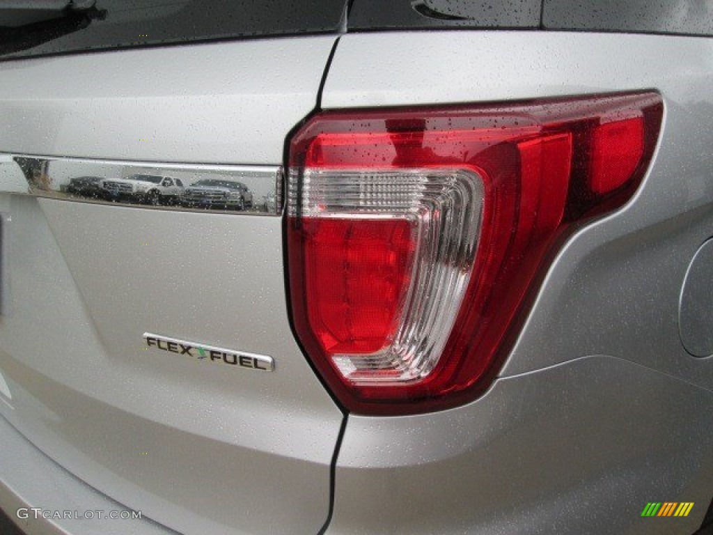 2016 Explorer XLT - Ingot Silver Metallic / Ebony Black photo #30