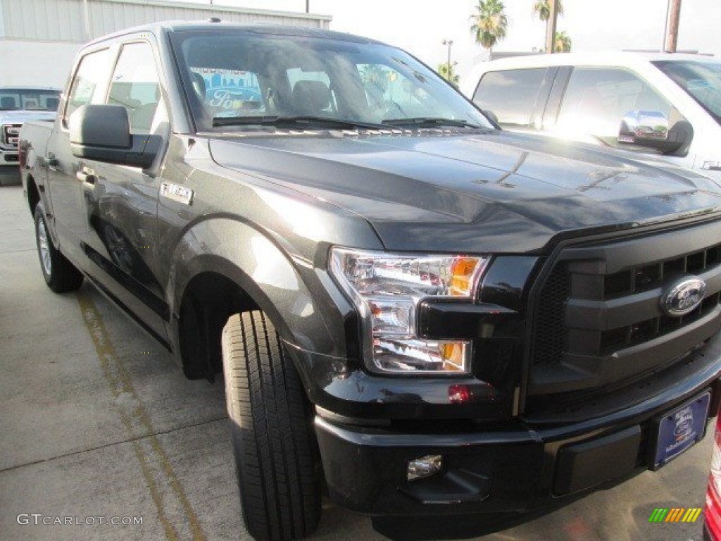 2015 F150 XL SuperCrew - Tuxedo Black Metallic / Medium Earth Gray photo #17