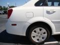 Absolute White - Forenza Sedan Photo No. 23