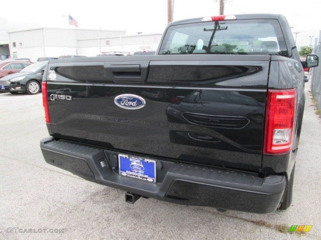 2015 F150 XL SuperCrew - Tuxedo Black Metallic / Medium Earth Gray photo #17