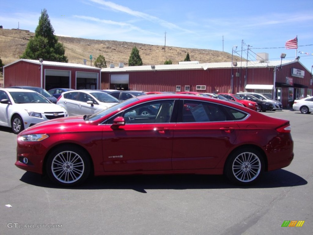 2013 Fusion Hybrid SE - Ruby Red Metallic / Dune photo #4