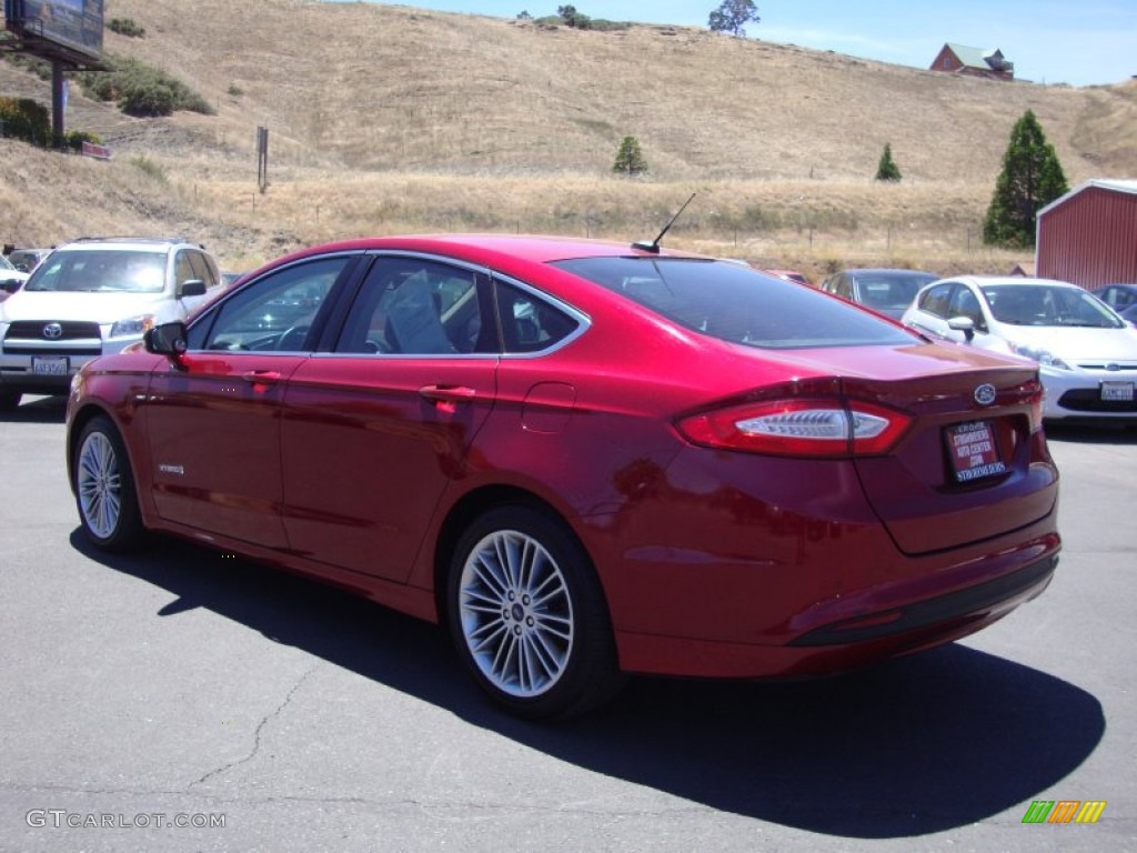 2013 Fusion Hybrid SE - Ruby Red Metallic / Dune photo #5