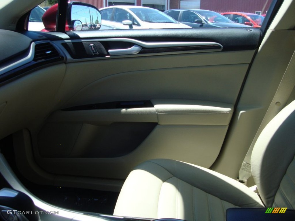 2013 Fusion Hybrid SE - Ruby Red Metallic / Dune photo #16