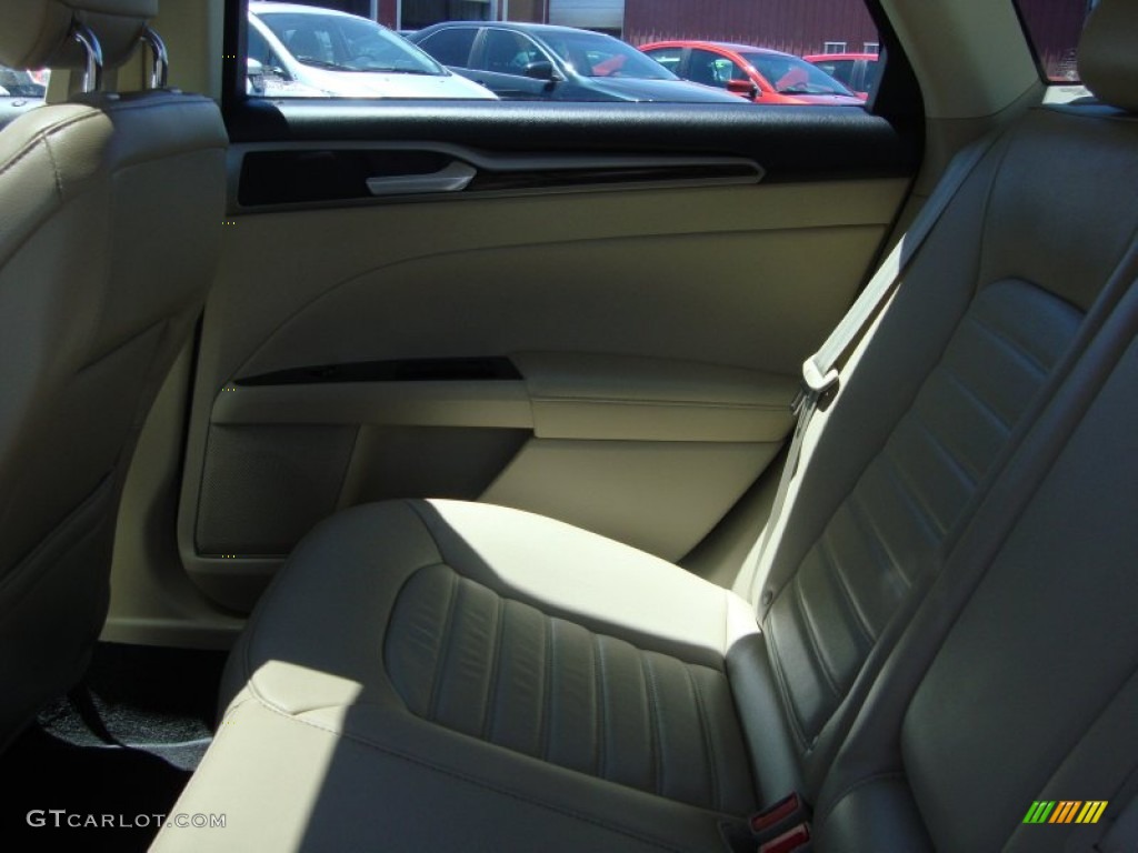 2013 Fusion Hybrid SE - Ruby Red Metallic / Dune photo #21