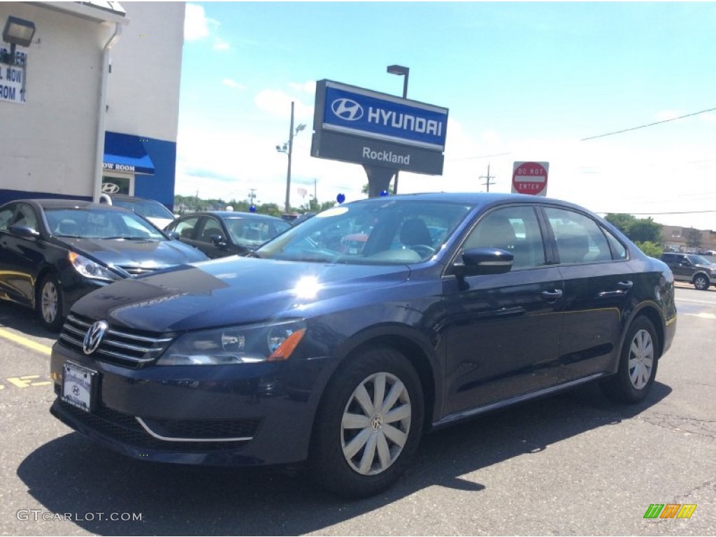 2013 Passat 2.5L S - Night Blue Metallic / Titan Black photo #1