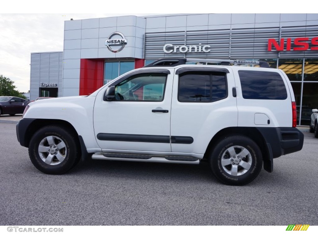 2010 Xterra S - Avalanche White / Gray photo #2