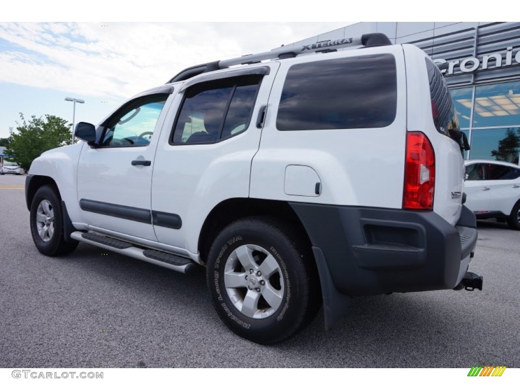 2010 Xterra S - Avalanche White / Gray photo #3