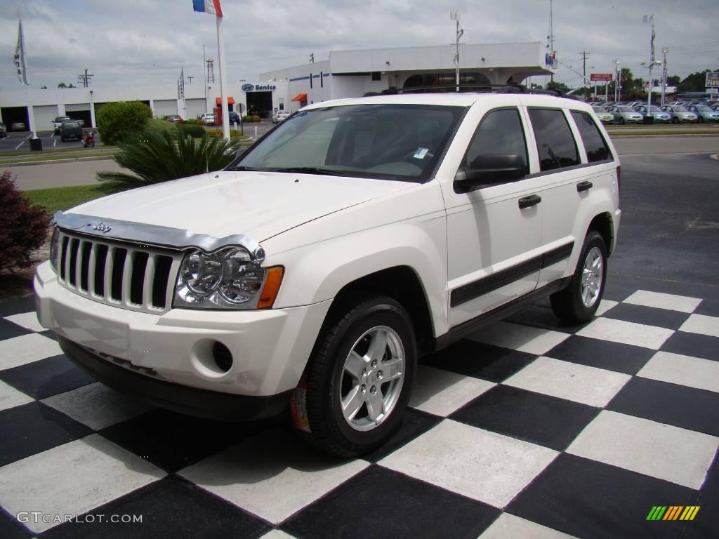 Stone White Jeep Grand Cherokee