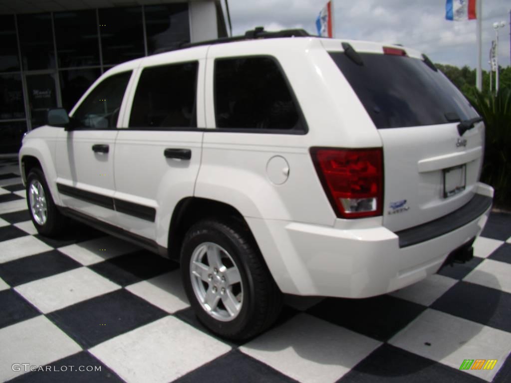 2006 Grand Cherokee Laredo - Stone White / Khaki photo #3