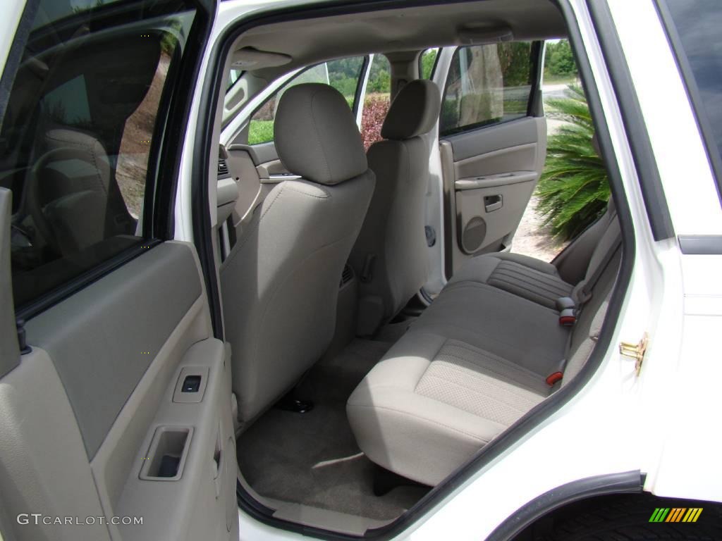 2006 Grand Cherokee Laredo - Stone White / Khaki photo #9